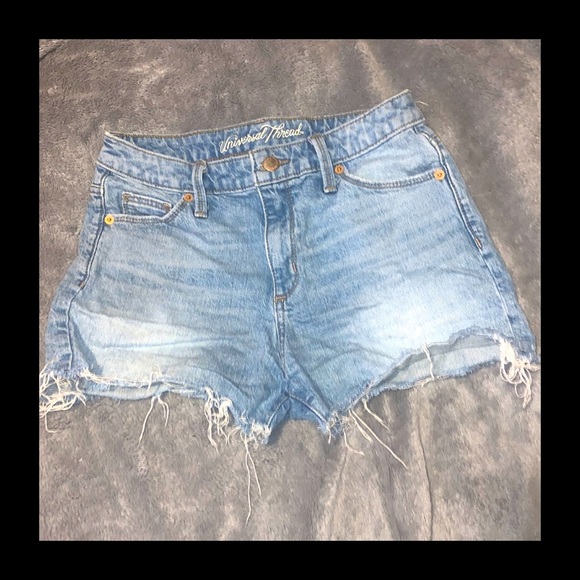 Universal Thread High Rise Shortie High Waisted Light Wash Jean Shorts Sz 2/26R - Picture 1 of 16